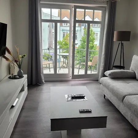 Strandstrasse 42 *